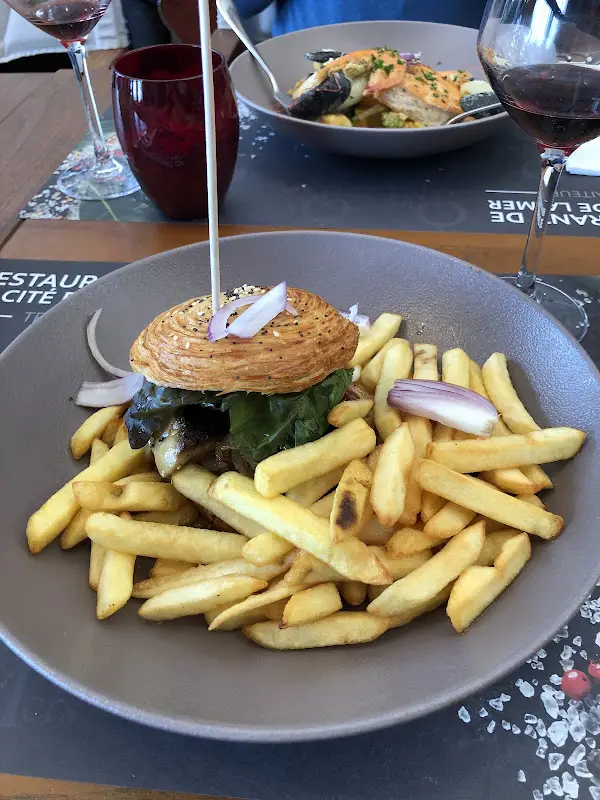 Simon Roberts_Brasserie Um Tennis_Niederanven_recensione