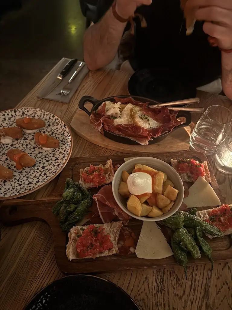 Daniela Cotelea_El Gato_Leudelange_reseña