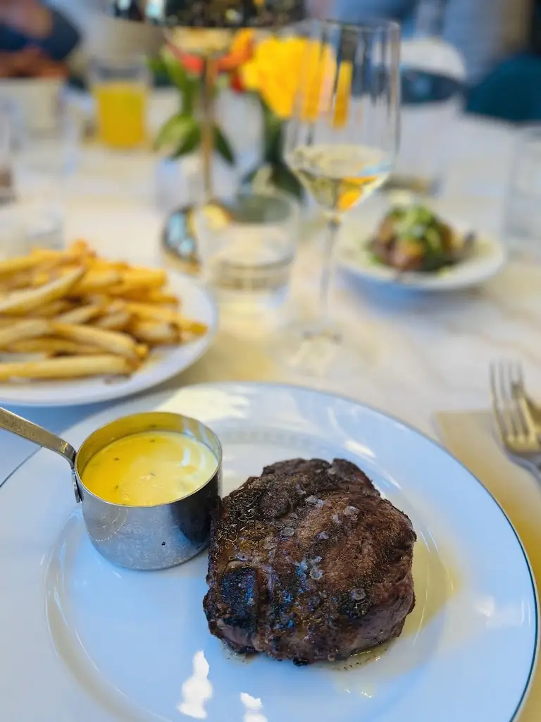 Demosthenis Axiotis_Restaurant Am Bureck_Bertrange_avis