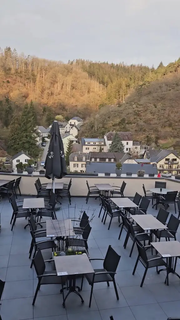 Logis Hotel Gourmet & Relax de la Sure Rest. Comte Godefroy restaurante en Esch-sur-Sûre