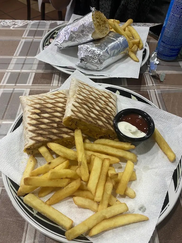 Adrian C_Greek cuisine Maison du meze_Strassen_recensione