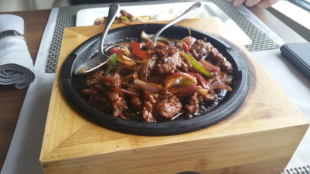 Zayna Philippi_Restaurant Guli_Frisange_recensione