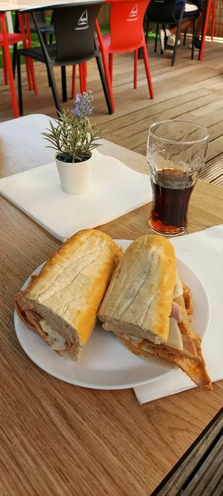 Dennys Café Sàrl restaurante en Steinfort