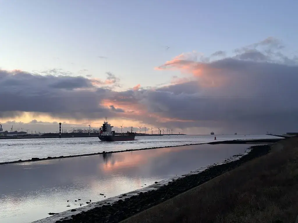 Stanislav Filin_Hoek van Holland Beach_Holland_review