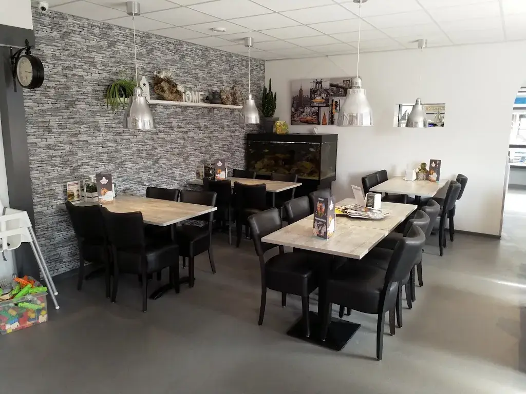 Cafetaria - IJssalon 't Hoekje ristorante a Langweer