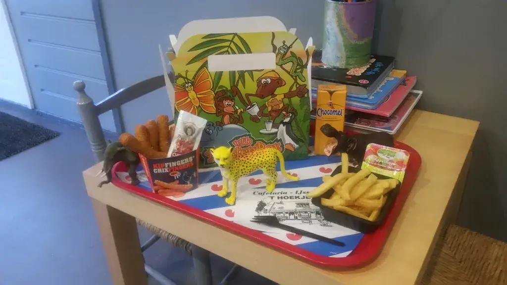 Cafetaria - IJssalon 't Hoekje_Langweer_slider_image_3