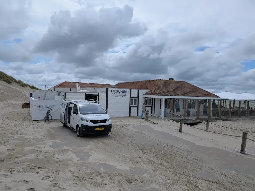 Martin van den Kerkhoff_Beachclub The Sunset_Hollum_avis