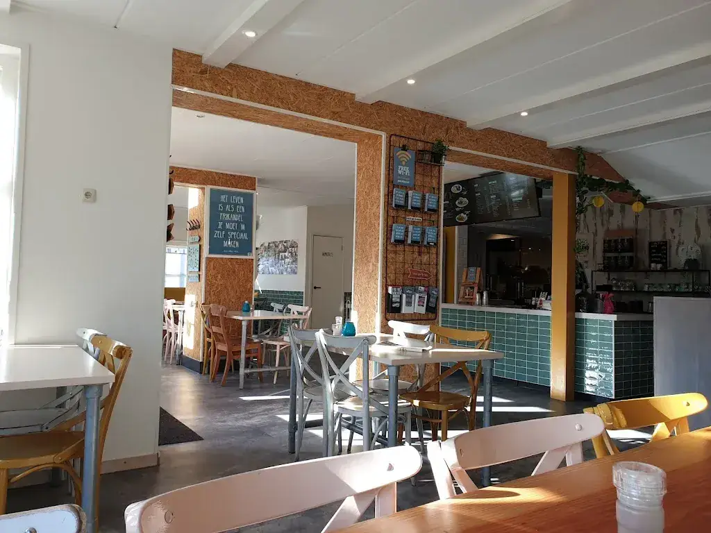 johannes Mulder_Cafetaria De Fretpot_Hollum_reseña