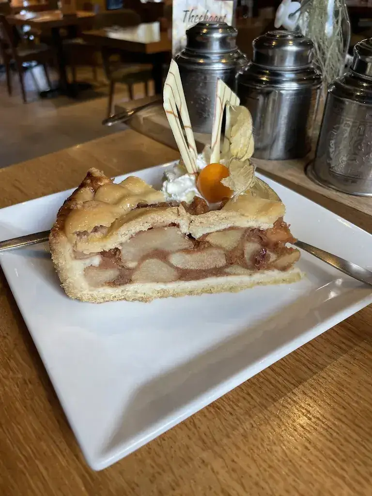 Laylee Yousefzadeh_De Hekseketel_Nes_avis