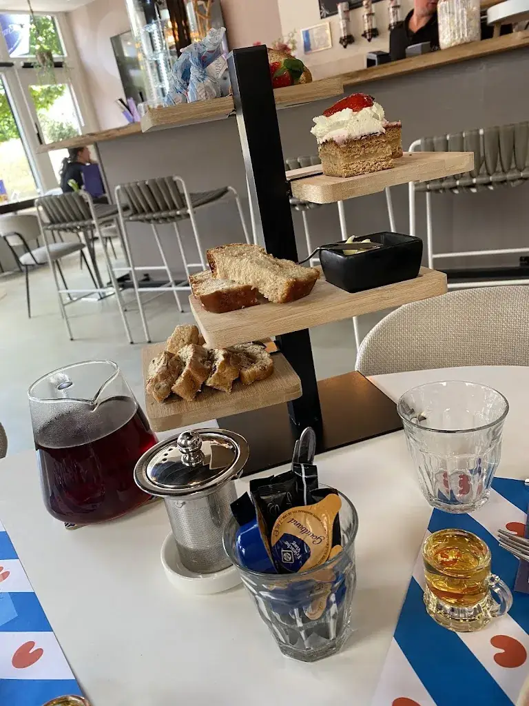 Frouk_Lunchroom Mem_Joure_review