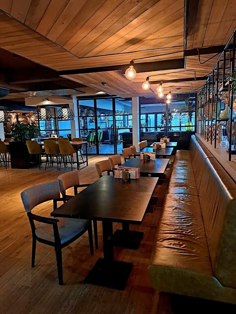 Strand Huys Makkum restaurant in Makkum