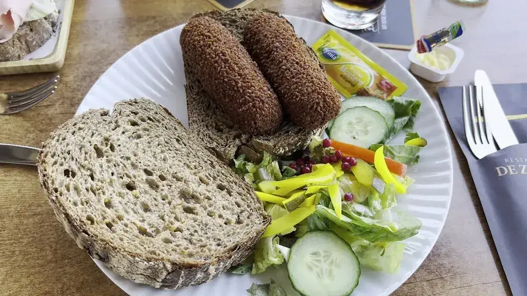 DJ van der Zanden_Restaurant Café De Zwaan_Makkum_review