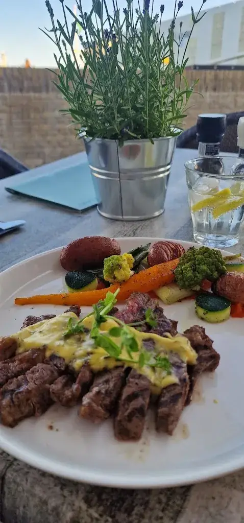 Dirk Bleschinski_De Prins_Makkum_review