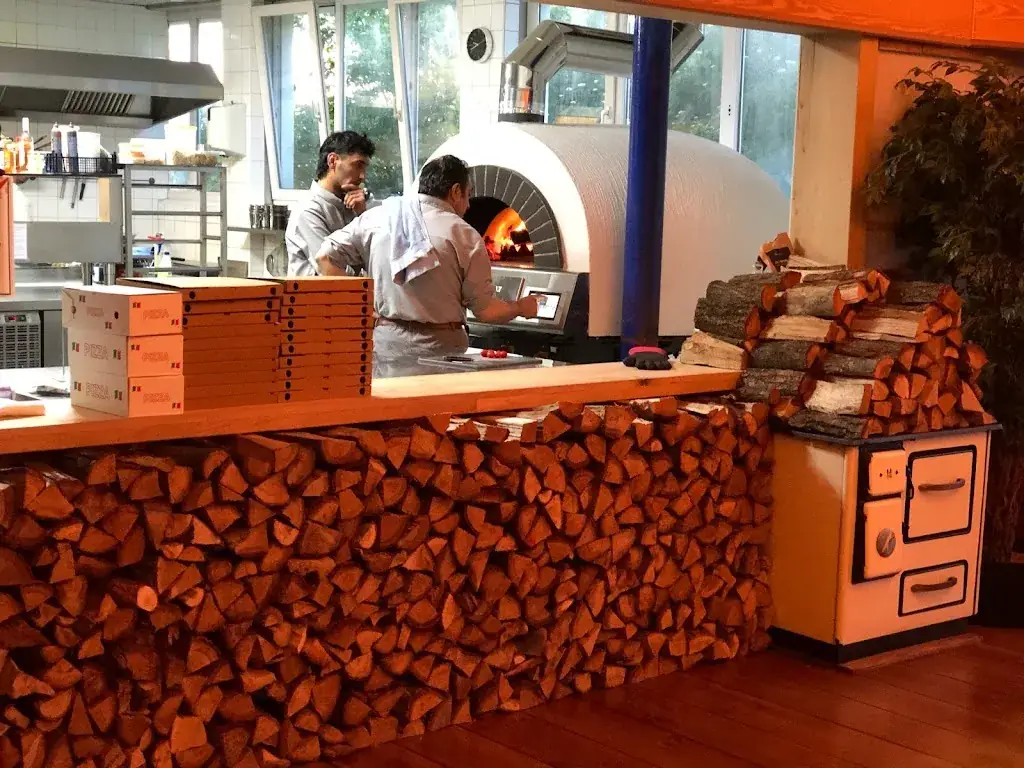 Pizzeria Lungomare restaurant in Makkum