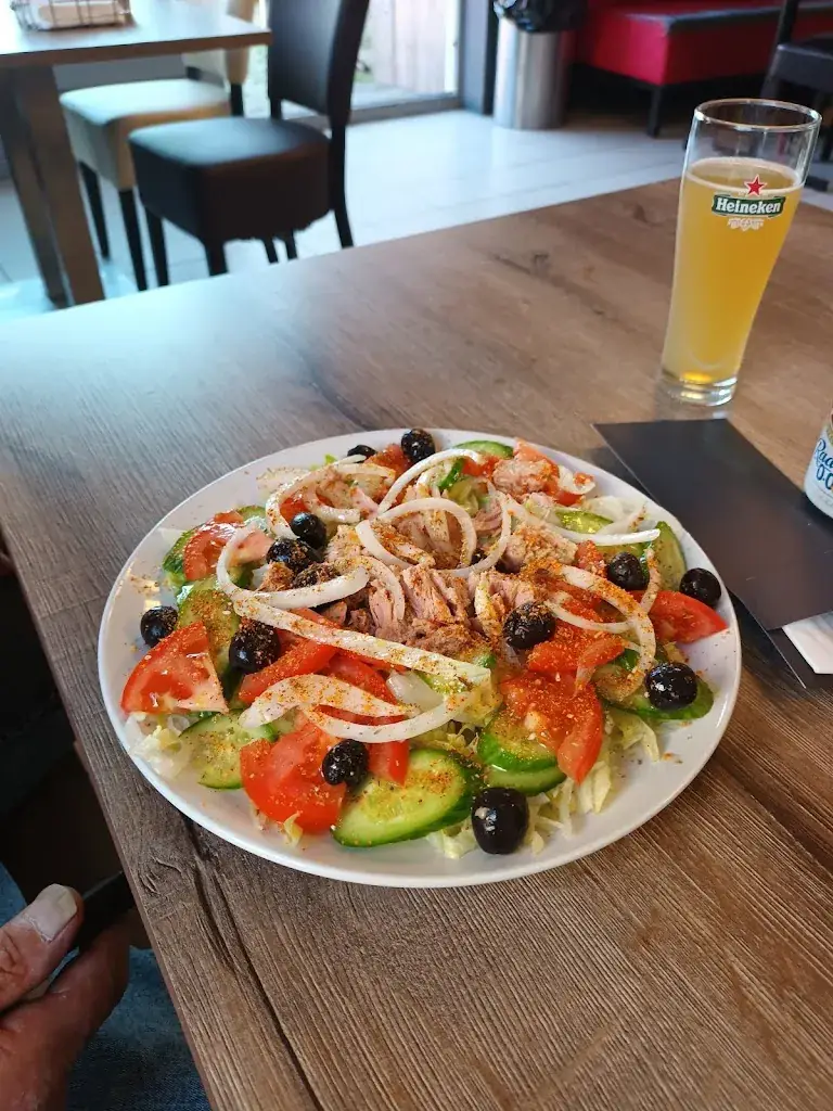 Helma van Oostenbrugge_Bella Rita Grillroom Döner_Makkum_recensione