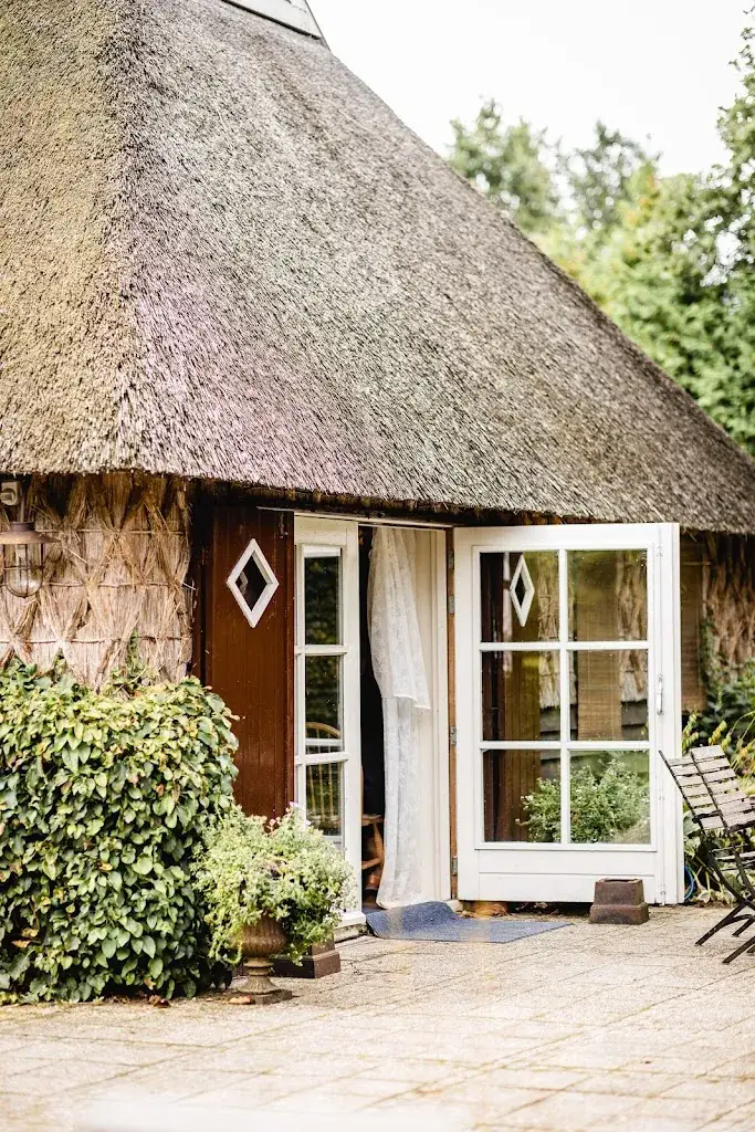 Manisha Dekker_Theeschenkerij de Buytenplaets_Noordwolde_review