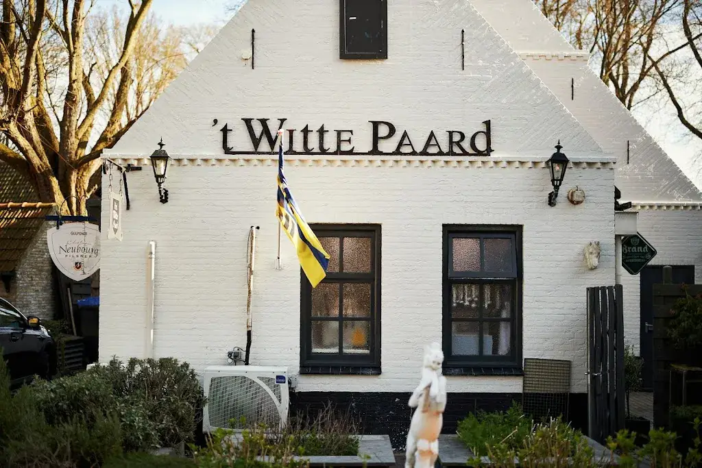 Het Witte Paard restaurant à Nes