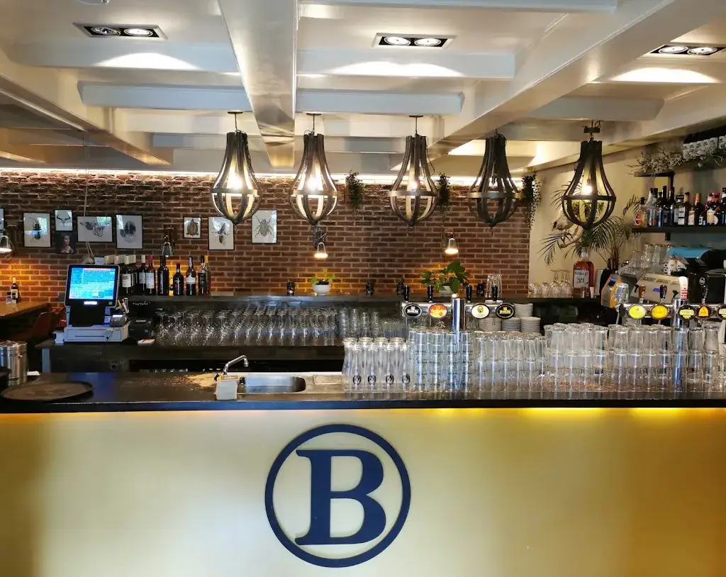 Binnen restaurant in Nes