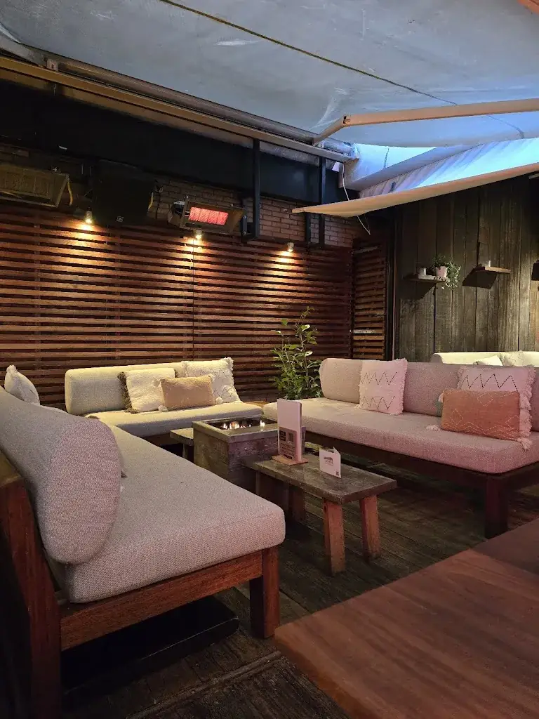 Abigail R_Van Heeckeren Grandcafé_Nes_review