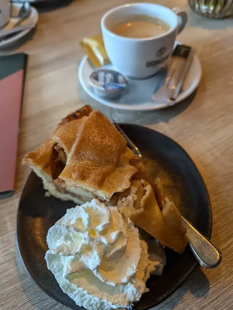 Ursula Hipper_Eetcafé De Herberg_Nes_recensione