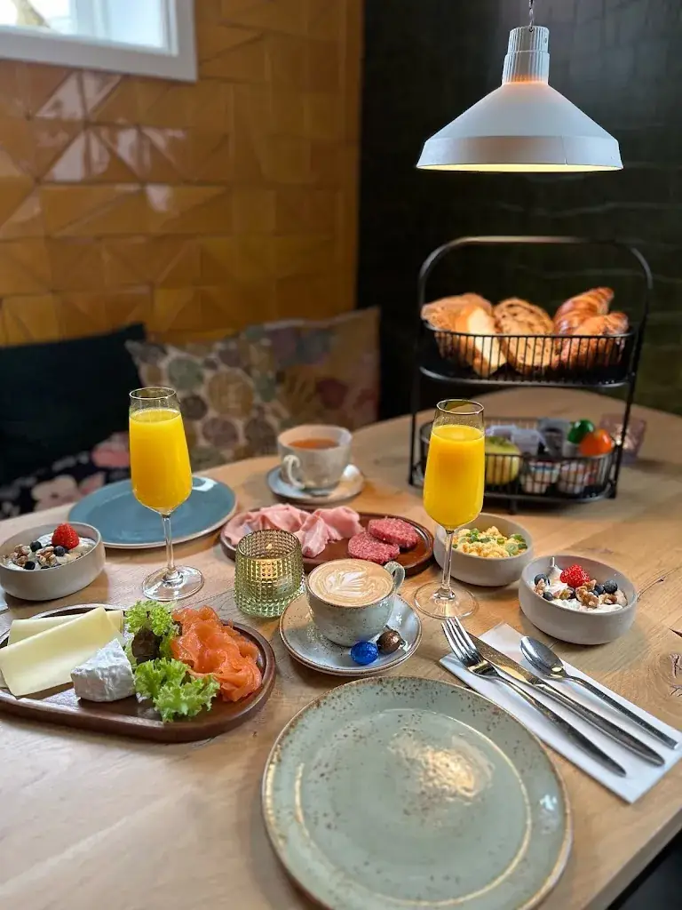 Overzee: Bistro & Logement_Nes_slider_image_3