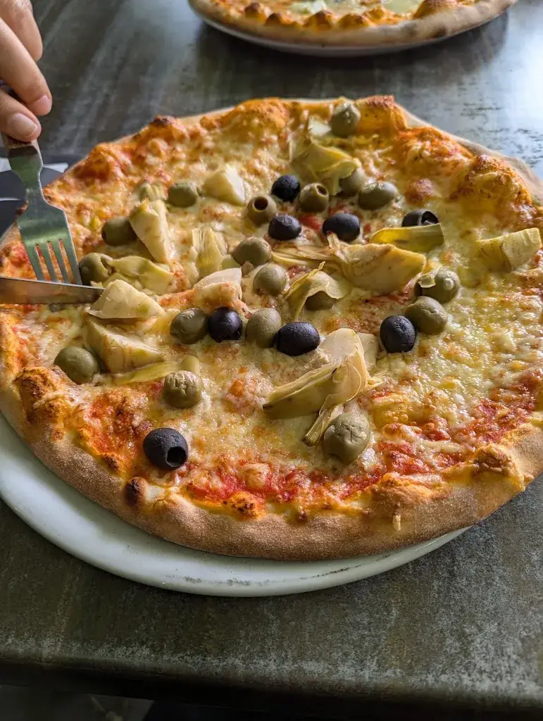 Ursula Hipper_Pizzeria San Remo_Nes_review