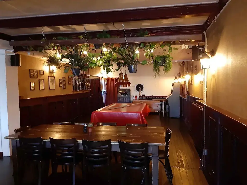 Eetcafé de Buorren restaurante en Uitwellingerga