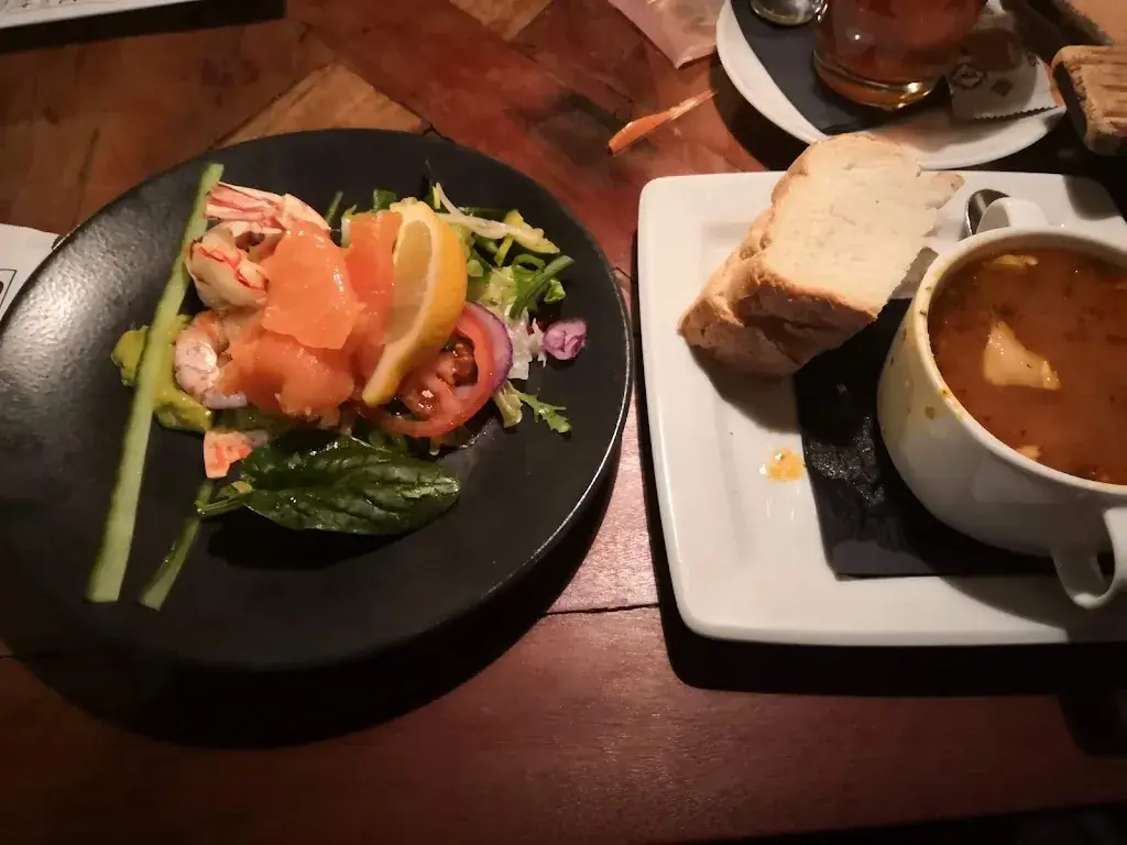 Allard Sym Sprenger_Gestrand, eten aan zee._Oost-Vlieland_review