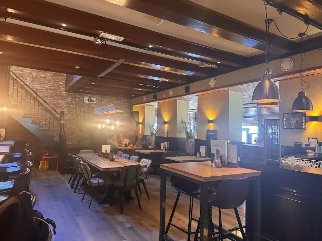 Grand Café De Smalle Brug restaurant in Stiens