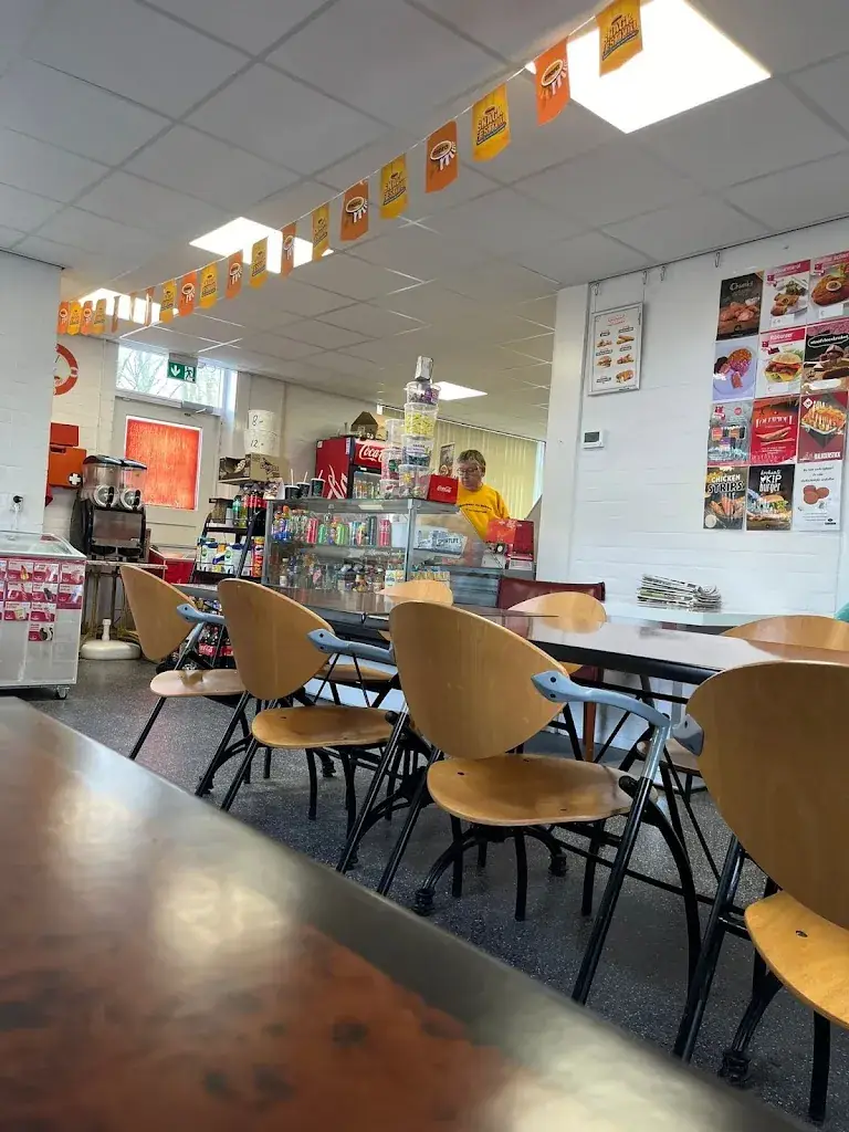 Lauren DeVries_Snackbar De Babbel_Tzummarum_avis