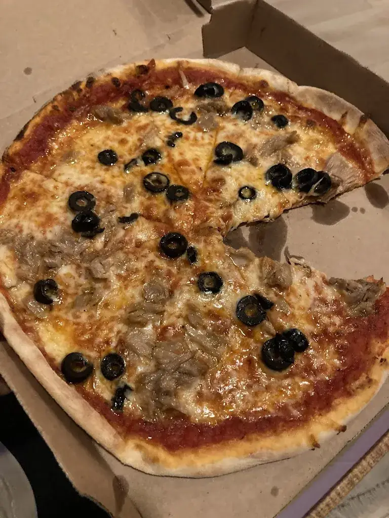 Louise “Lui” Gisher_La roza_Haag_review