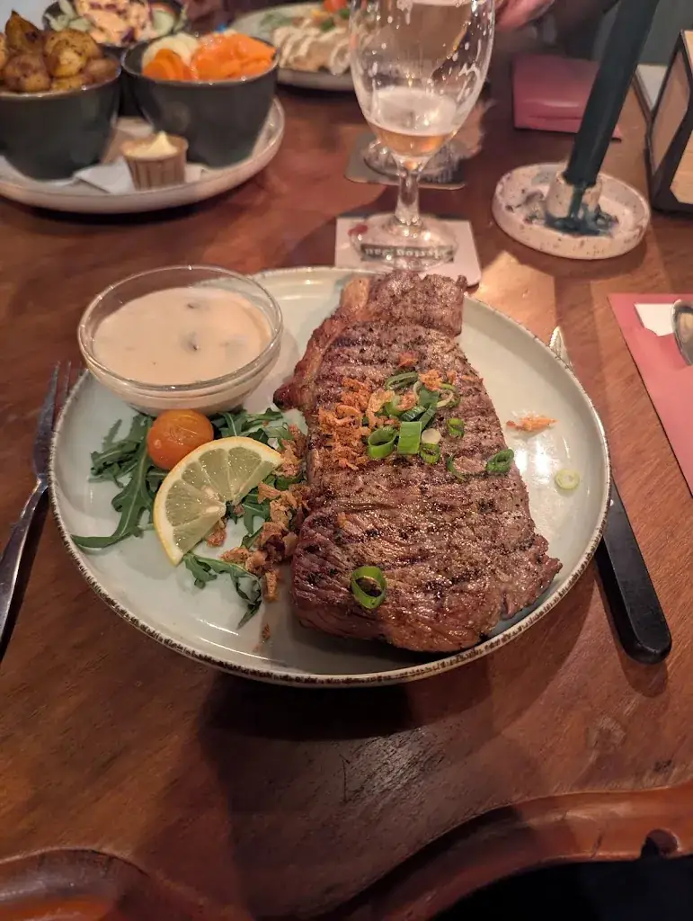 Dan Pottage_Grand Café & Eetcafé it Reade Hynder_Wommels_review