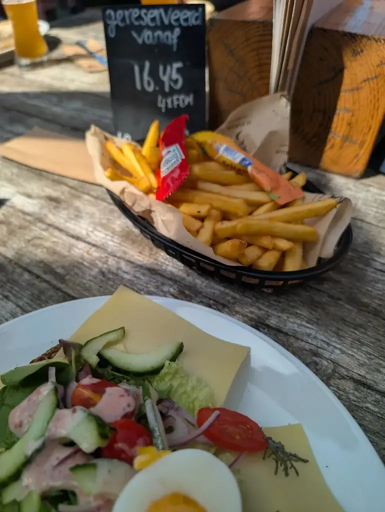 Sean V_Beach pavilion De Marlijn_Schiermonnikoog_review