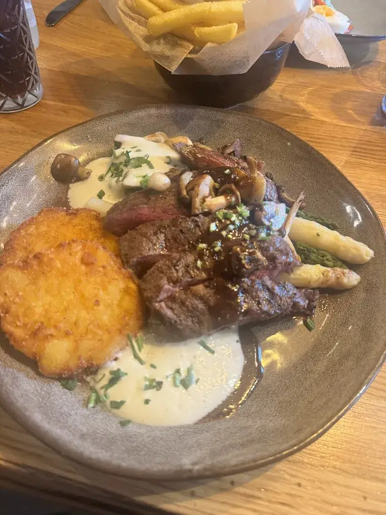 Constantin Isphording_De 4 dames bistro, winebar, hotel_Schiermonnikoog_review