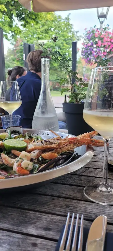 Maria Pilar Uribe Silva_Hotel, wijnbar & bistro De4dames_Schiermonnikoog_review