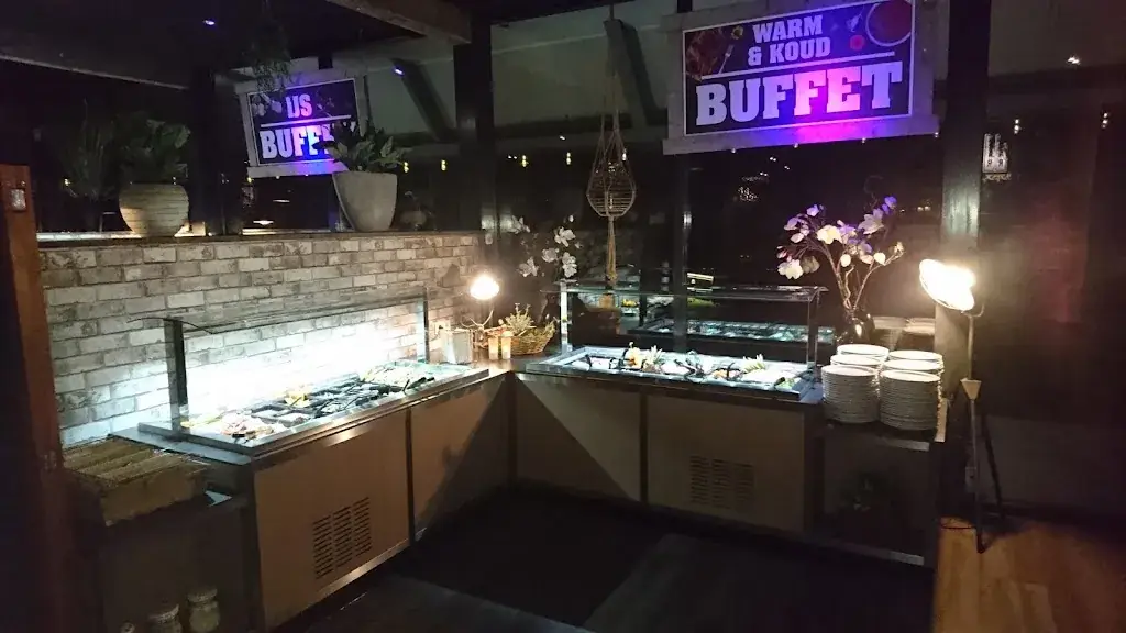 De Piramide restaurant in Opende