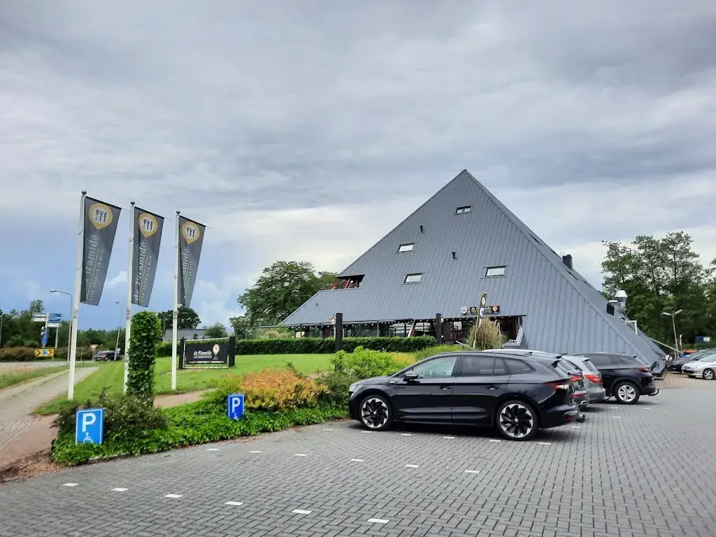 De Piramide_Opende_slider_image_3