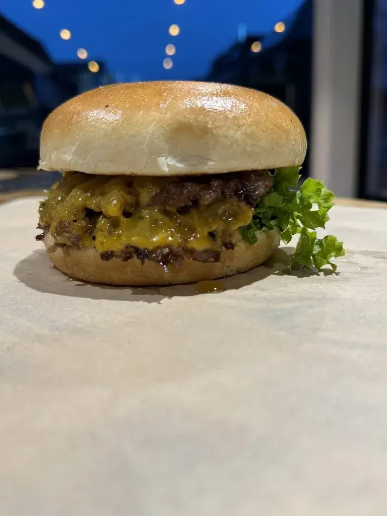 A.A.A D._Berti Burger_'s-Heerenberg_review