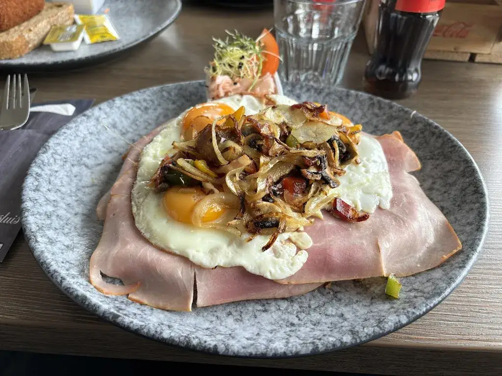 Viktor Galgóczi_Paviljoen Driewegsluis_Nijetrijne_review