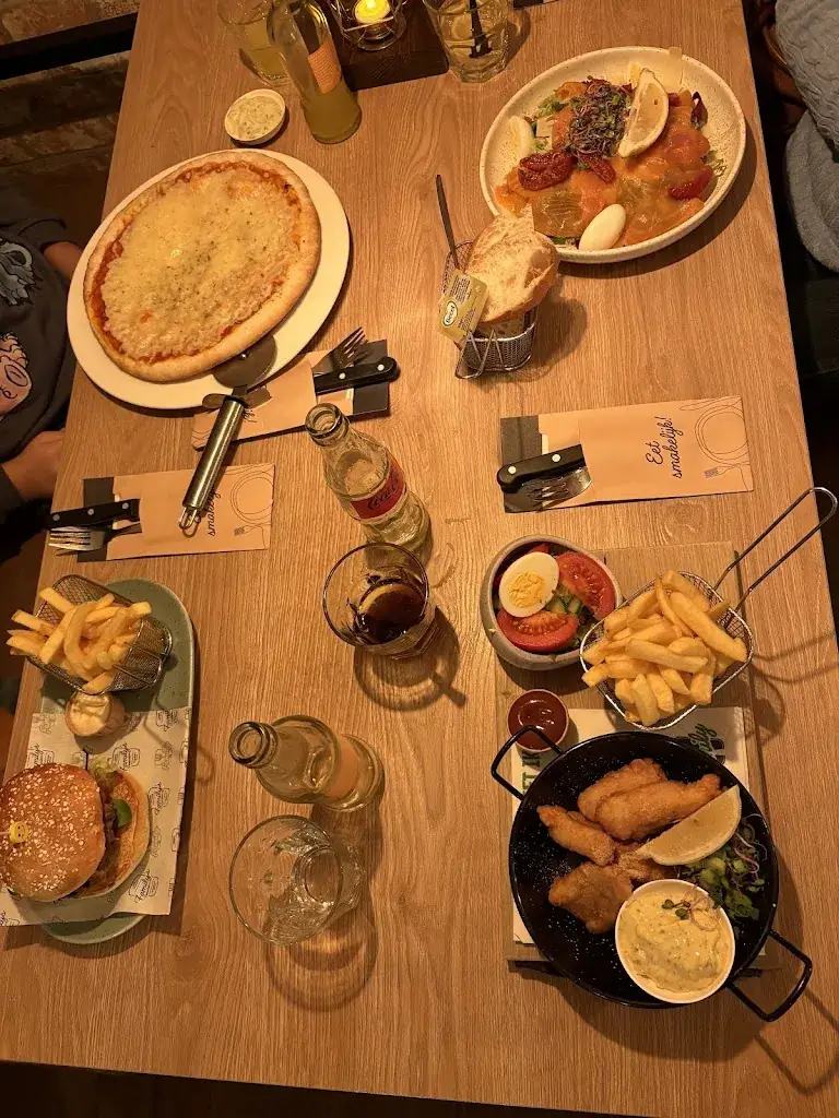 Tirza_Eethuis/Cafetaria Family Het Hof_Oldemarkt_avis