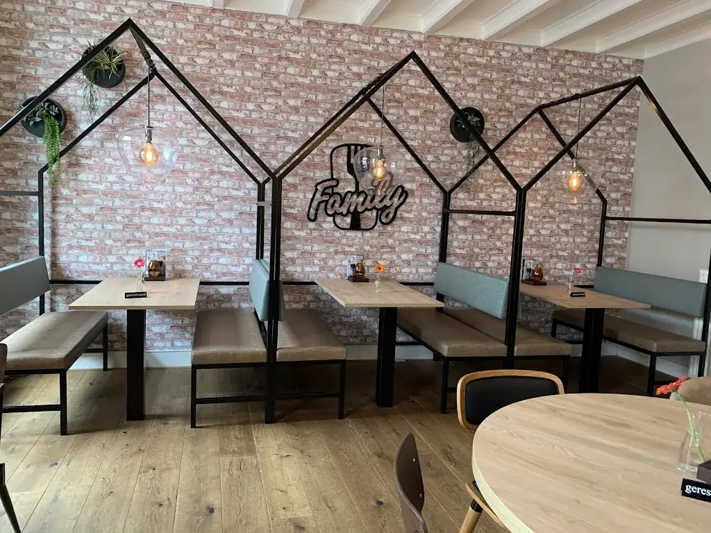 Eethuis/Cafetaria Family Het Hof restaurant in Oldemarkt