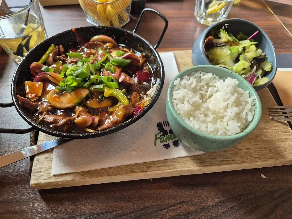 Eethuis/Cafetaria Family Het Hof_Oldemarkt_slider_image_3