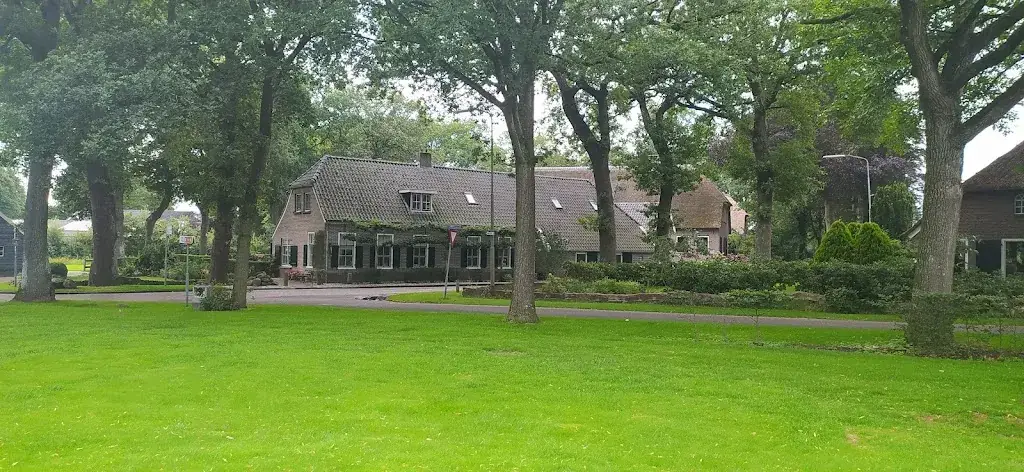 Denis Miksic_De Deel_Sleen_review