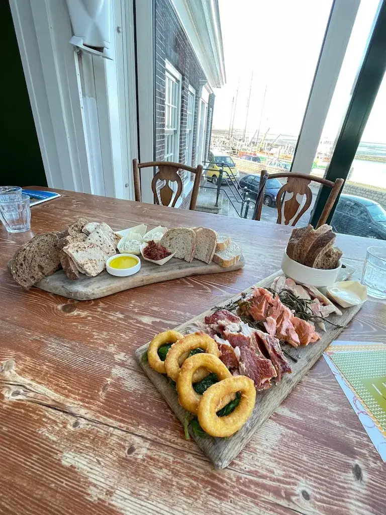 Grand Café Restaurant Zeezicht_West-Terschelling_slider_image_3