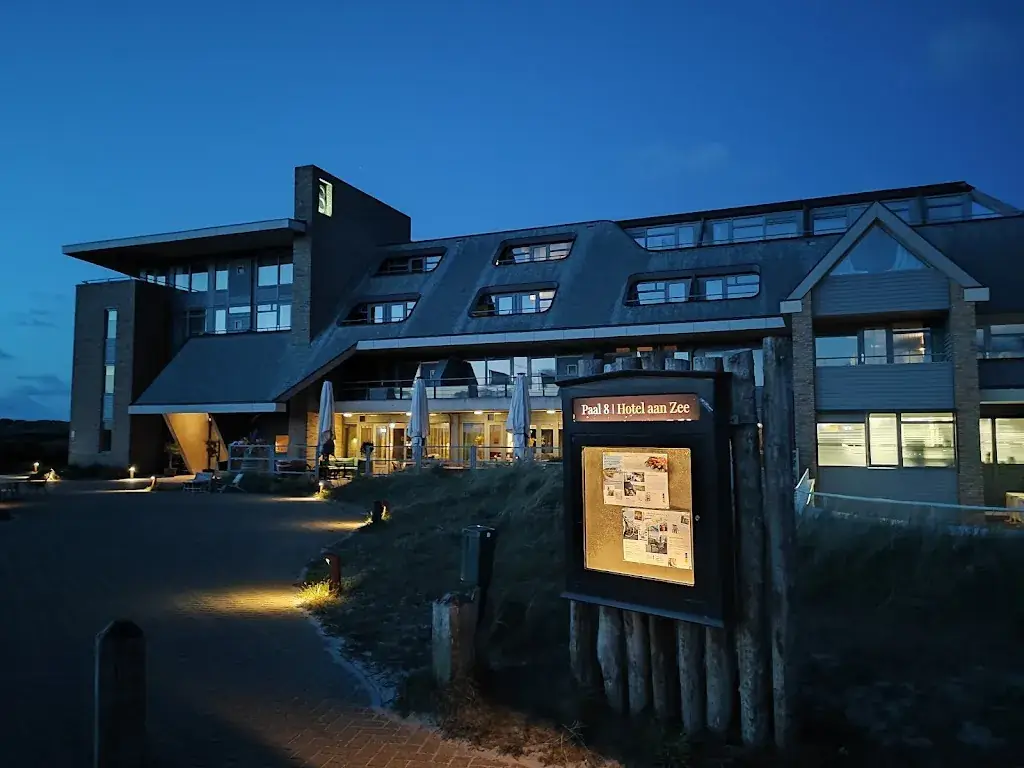 Joshosaurus Rex_Paal 8 Hotel aan Zee_West-Terschelling_review
