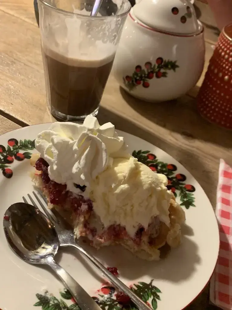 Michou van Sluis_Cranberry Shed_West-Terschelling_review