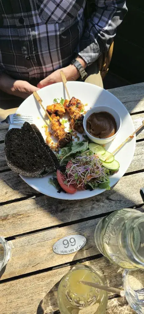 Michael Royall_Strandpaviljoen De Branding_Midsland_review