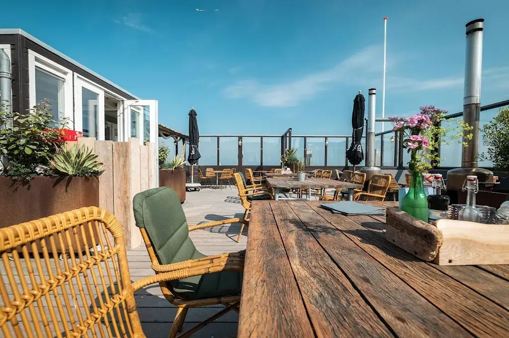 Strandpaviljoen De Branding restaurant in Midsland