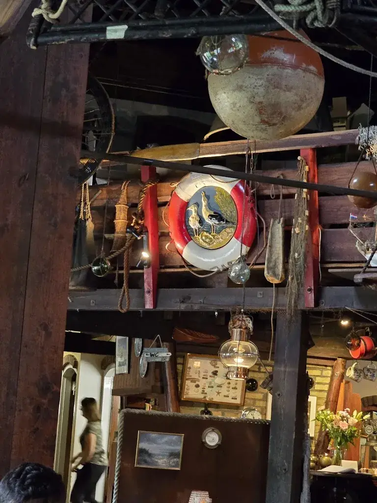 Mgr Dirk van Leeuwen_Restaurant de Drie Grapen_Midsland_recensione