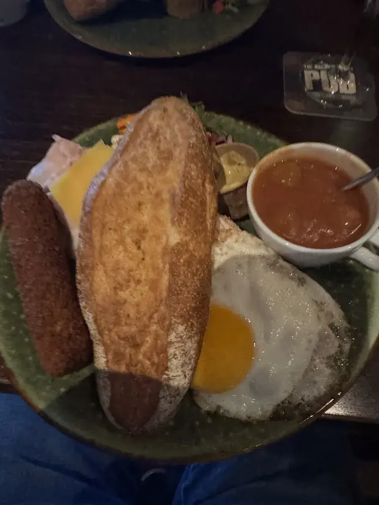 Shane Ritzema_The Sacred Heart Pub_Ammerzoden_review